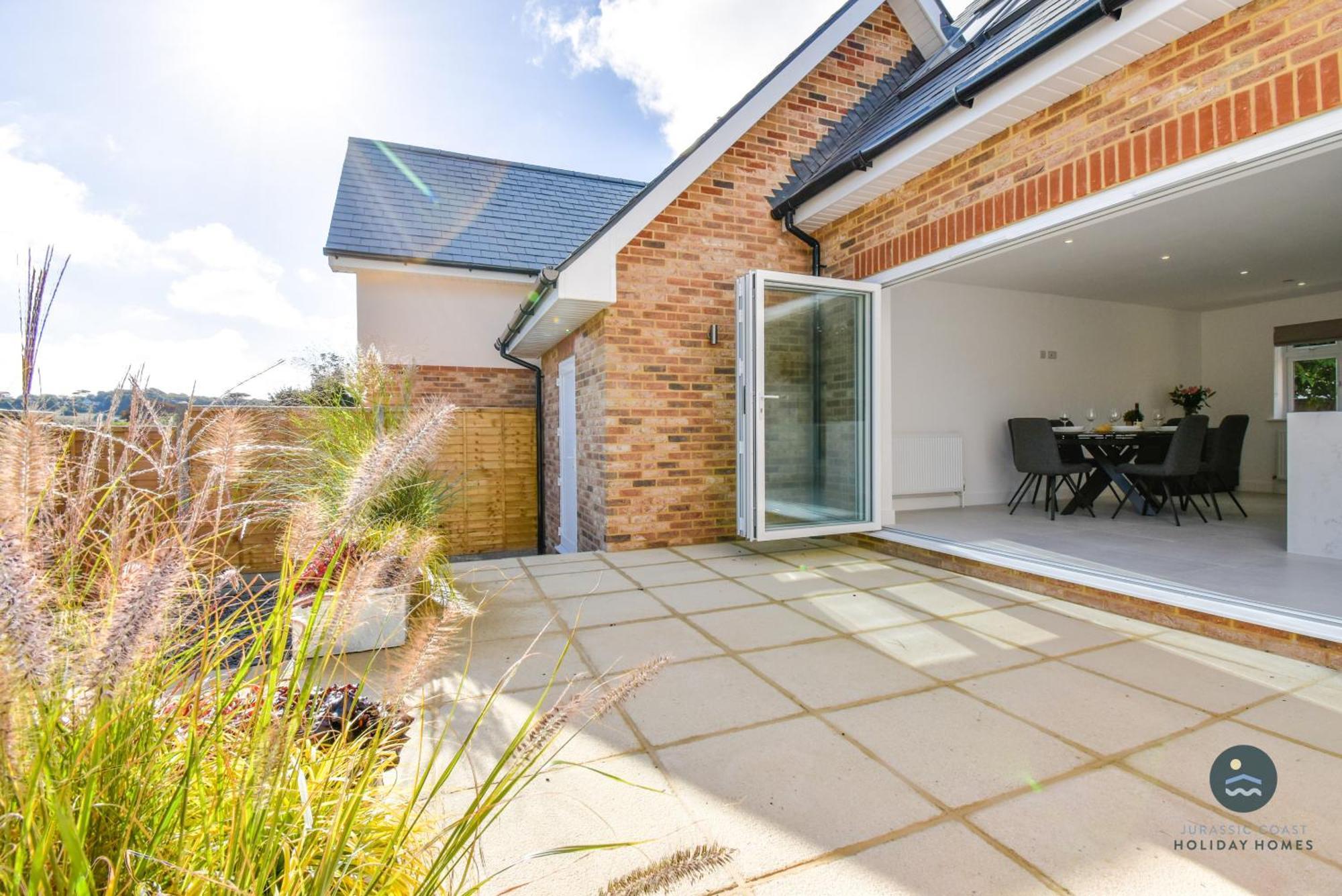Days Away - Luxury Holiday Home Radipole Bagian luar foto